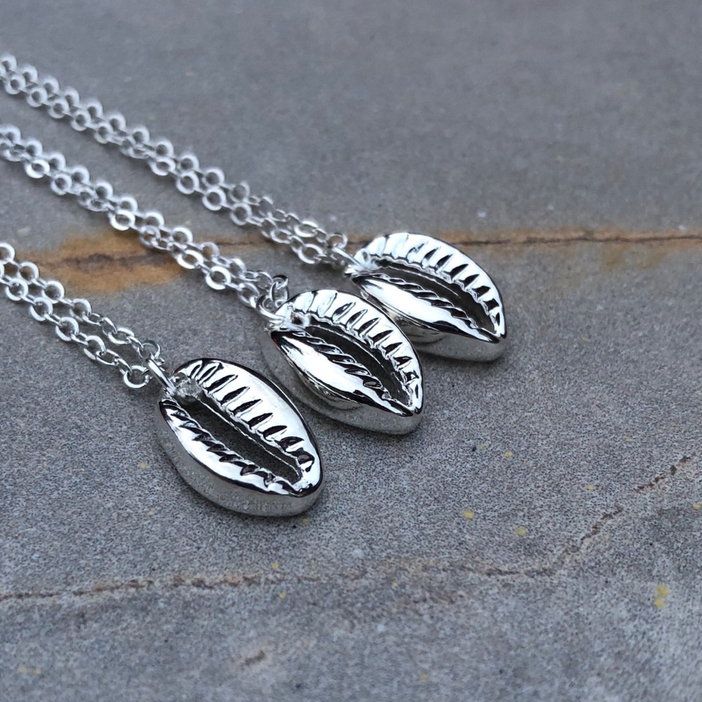 Silver Tone Cowrie Shell Pendant Necklace - Picture 7 of 8